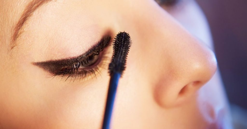 Comment choisir le mascara idéal selon vos cils