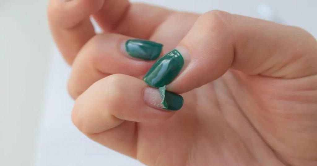 Comment enlever le vernis à ongles en gel sans aller au salon de beauté