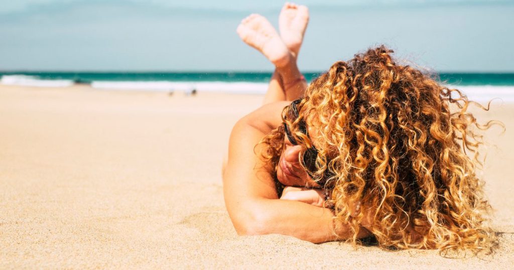 La nouvelle tendance coiffure pour cet été à réaliser en 2 minutes