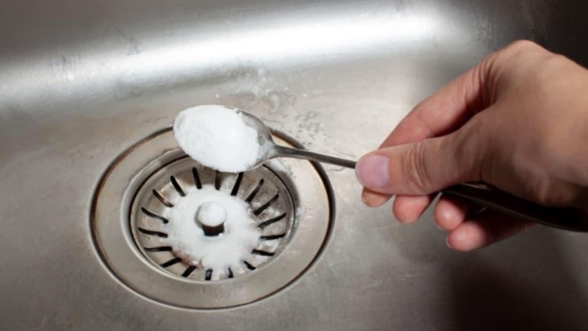 Du bicarbonate de soude dans l'évier, la solution à de nombreux problèmes que vous rencontrez dans la cuisine