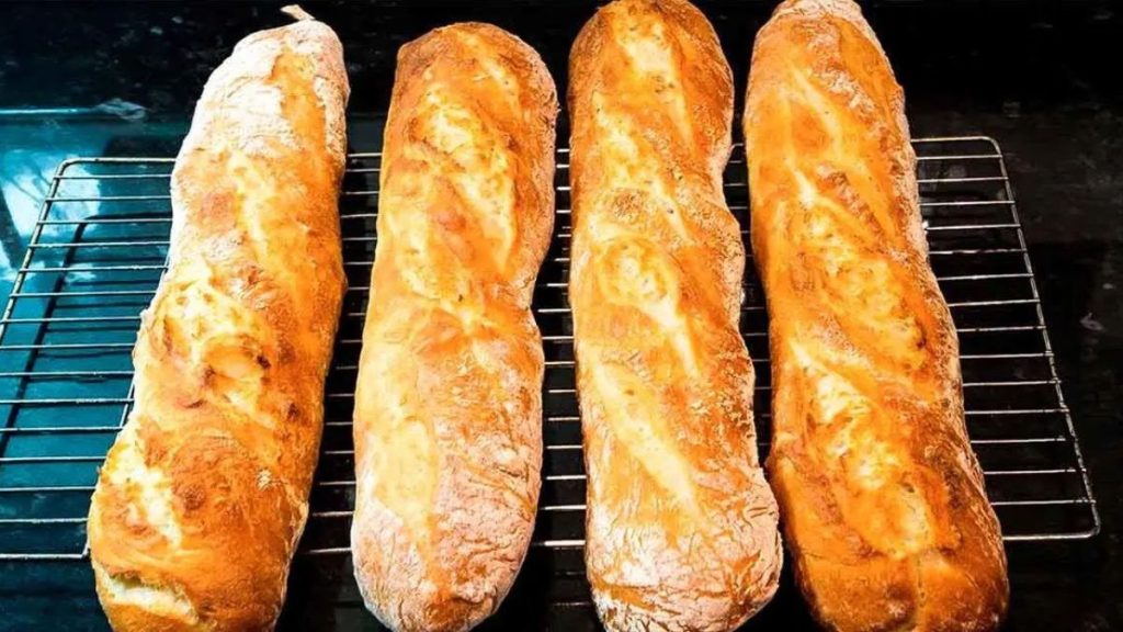 L’astuce des boulangers pour faire un délicieux pain maison, on oublie souvent une étape